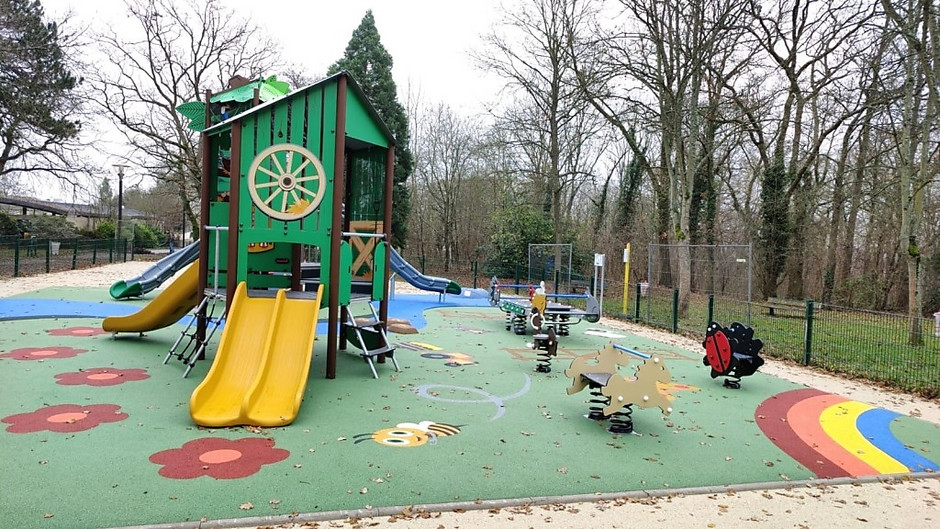 Nouvel aire de jeux pour enfants au parc de la Justice, 17 décembre 2022 - voir en plus grand : (fenêtre modale)