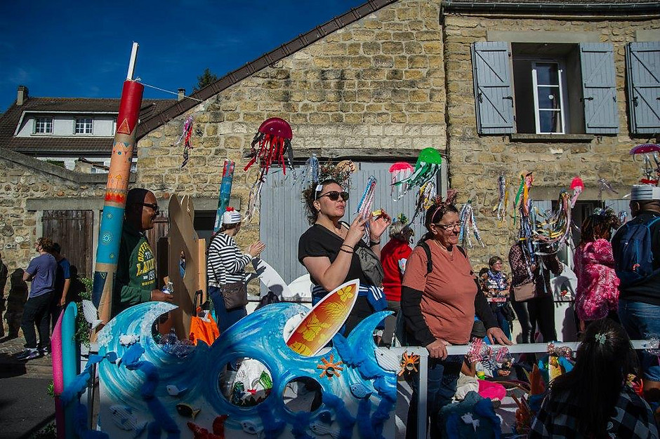 Charivari au Village - voir en plus grand : (fenêtre modale)