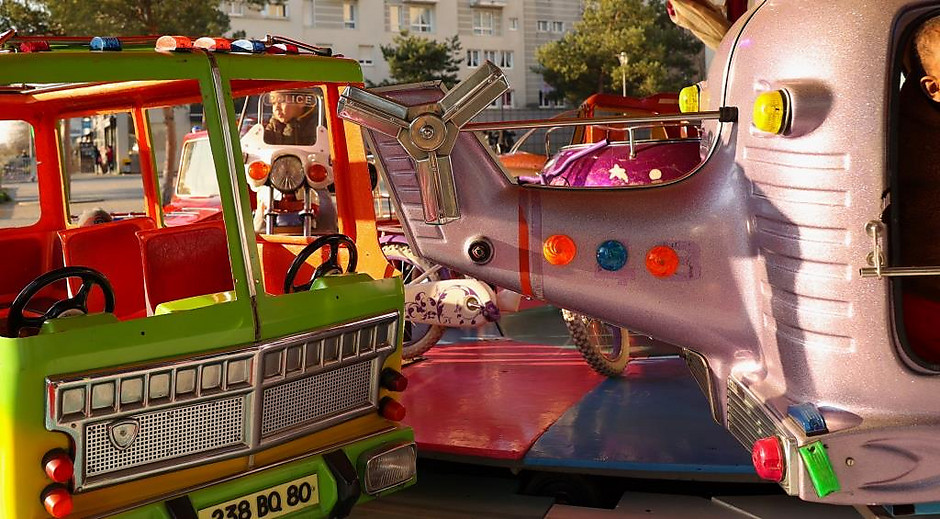 Manège "Arlequin" le 12 mars à la place du nautilus - voir en plus grand : (fenêtre modale)