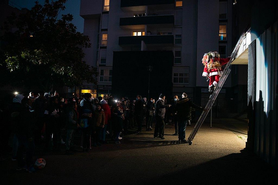 La légende du Père Noël, le 24 décembre à la place des Linandes - voir en plus grand : (fenêtre modale)