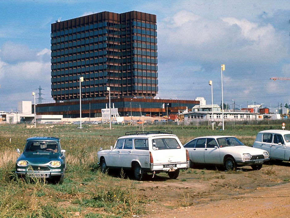 Inauguration du siège social de 3M France en 1975 - voir en plus grand : (fenêtre modale)