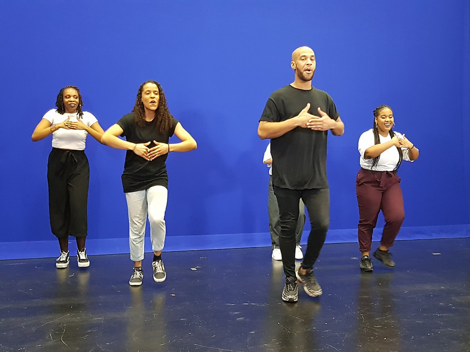 Tournage du tutoriel de la danse des 50 ans de Cergy avec Gator et ses élèves du CFD, à Visages du monde en février 2019 - voir en plus grand : (fenêtre modale)