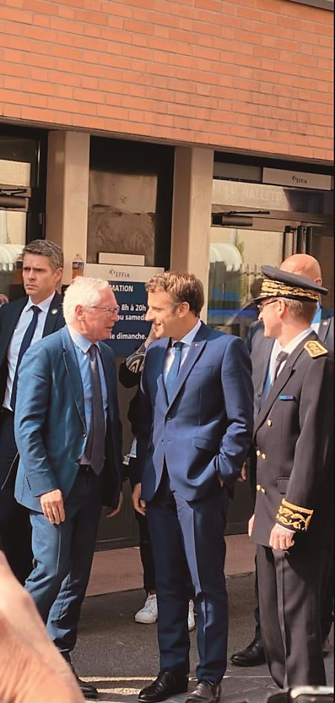 Visite d'Emmanuel Macron à Cergy, le 27 avril - voir en plus grand : (fenêtre modale)
