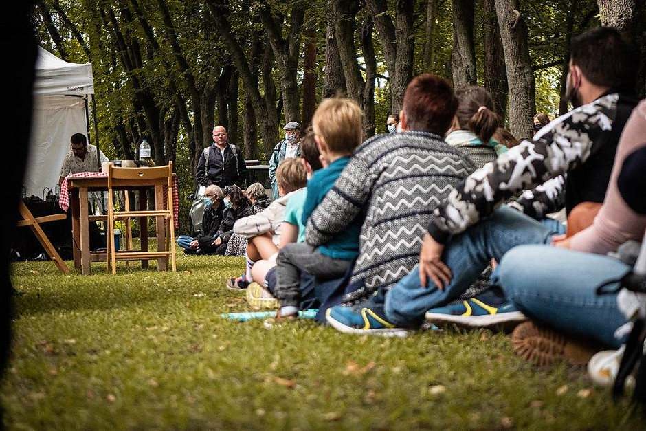 Cergy Soit ! Rendez-vous #1 Compagnie Les vrais majors dans le parc du château de Marcouville à Pontoise, 29 août - voir en plus grand : (fenêtre modale)
