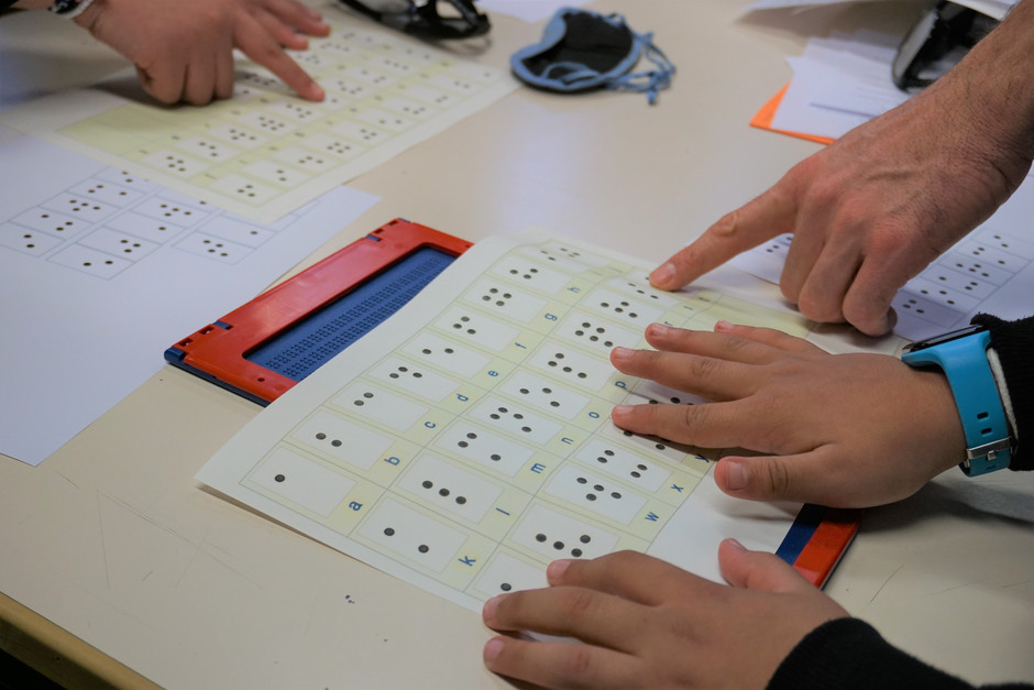 Sensibilisation à l'école des Châteaux pendant la semaine du handicap, 9 décembre - voir en plus grand : (fenêtre modale)