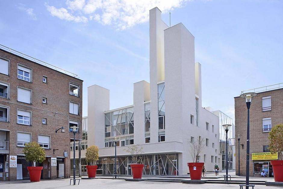 Le centre socio-culturel le Douze - aprés travaux - voir en plus grand : (fenêtre modale)