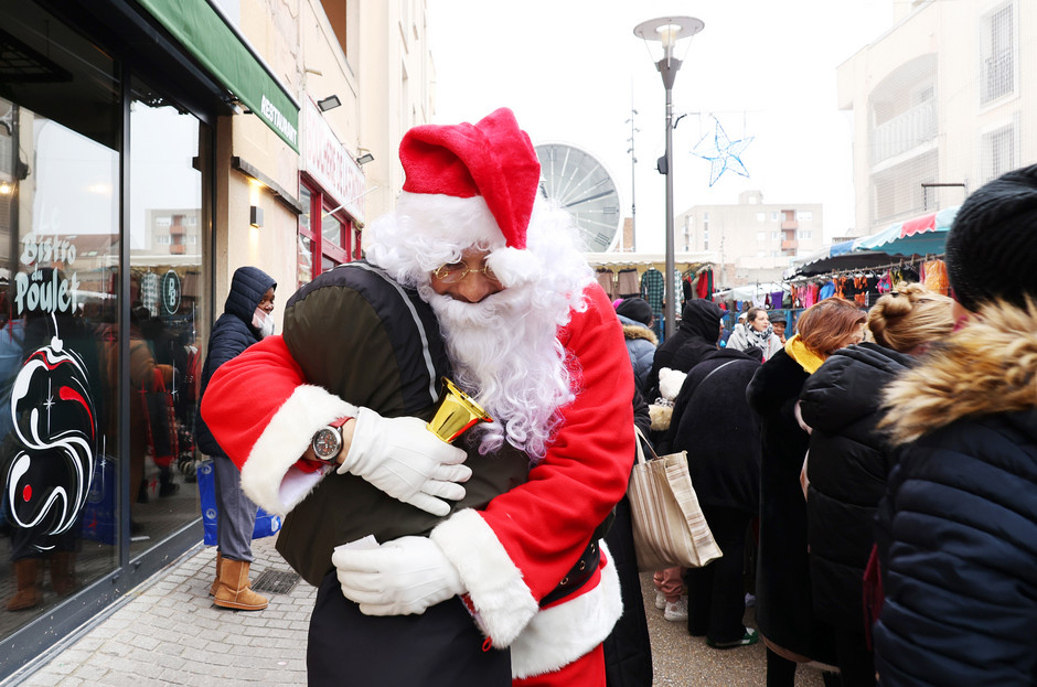 Animation Père Noël sur le marché AMH, 10 décembre - voir en plus grand : (fenêtre modale)