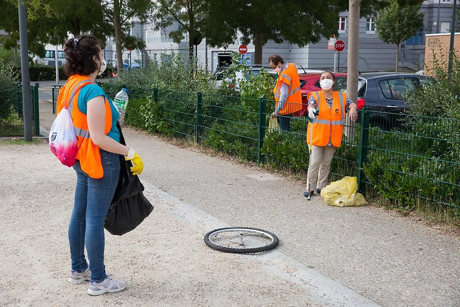 World CleanUp Day avec le Conseil des jeunes le 19 septembre, Axe-Majeur Horloge - voir en plus grand : (fenêtre modale)