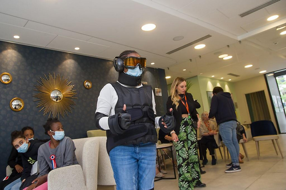 Simulation vieillissement avec le Conseil des jeunes, le 25 mai à la résidence seniors DOMITYS - voir en plus grand : (fenêtre modale)