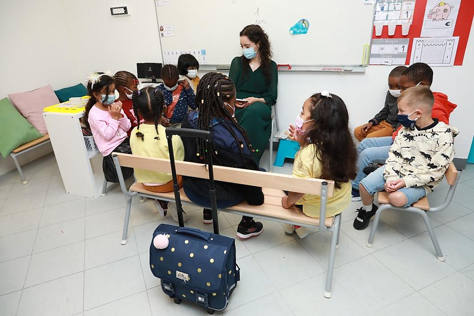 Rentrée scolaire aux Genottes (Horloge), 2 septembre - voir en plus grand : (fenêtre modale)