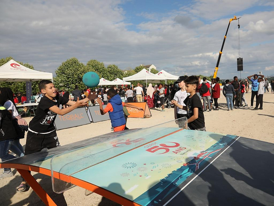 Animation sur l'Esplanade de Paris pour Cergy en fête. - voir en plus grand : (fenêtre modale)
