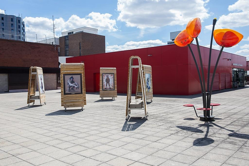 Exposition Urban Zoo sur le toit-terrasse des 3 Fontaines - voir en plus grand : (fenêtre modale)