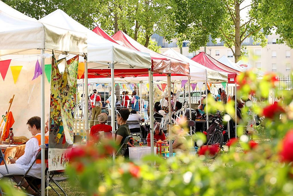 Terrasses et îlots d'été, juillet - voir en plus grand : (fenêtre modale)