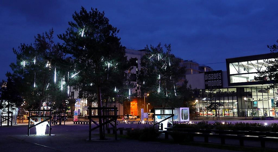 Illuminations de Noël dans le quartier Hauts-de-Cergy, décembre 2020 - voir en plus grand : (fenêtre modale)