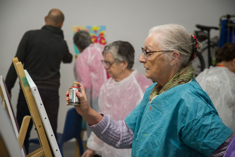 Atelier d'initiation au graffiti pour les seniors à la résidence Domitys, 17 novembre - voir en plus grand : (fenêtre modale)