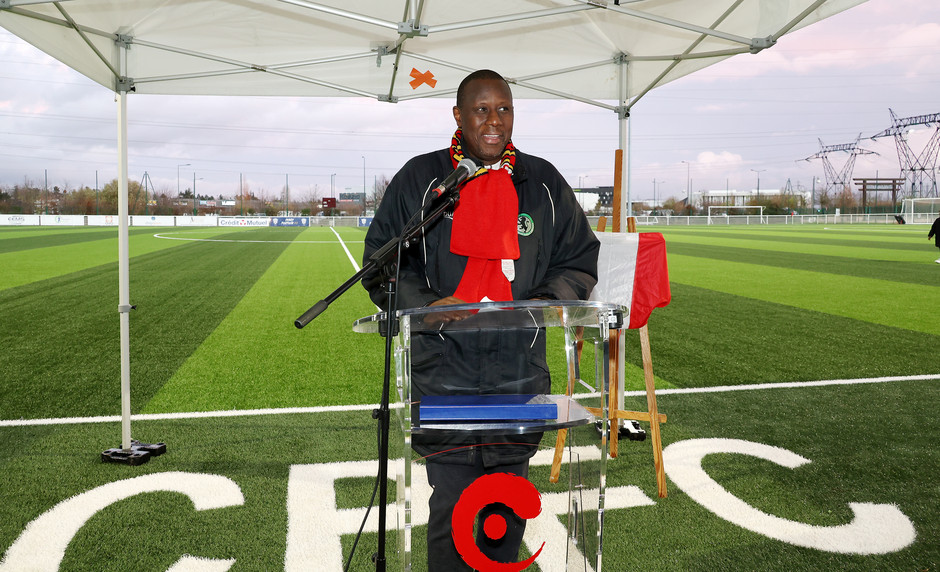 Inauguration du nouveau terrain de football du stade Salif-Keita - voir en plus grand : (fenêtre modale)
