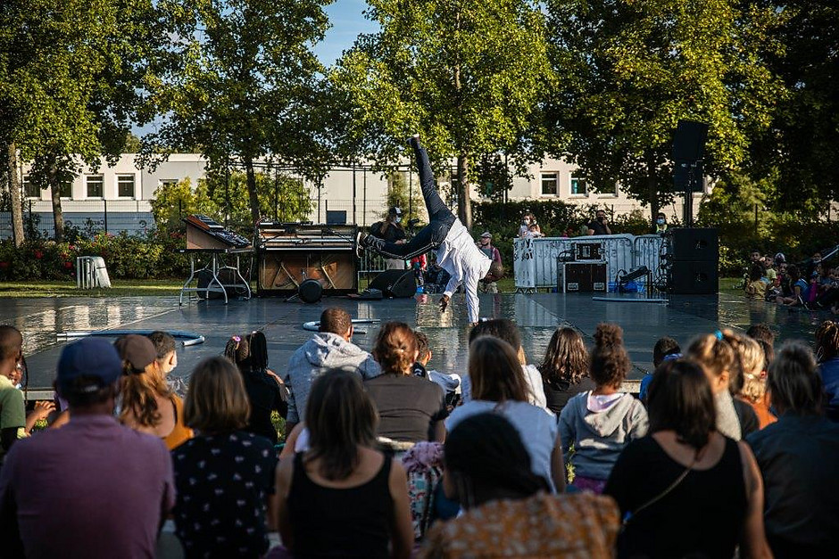 Cergy Soit ! Rendez-vous #3, Compagnie Clouds au square de la Vénus des loups, 11 septembre - voir en plus grand : (fenêtre modale)