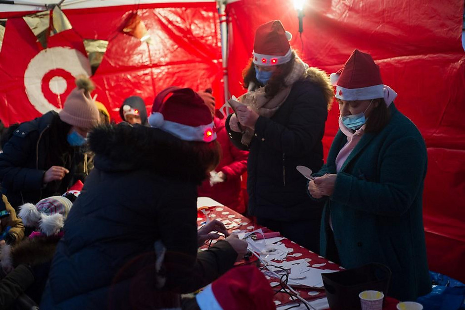 Fêtes des lumières le 19 décembre 2021, à la MJC du Village - voir en plus grand : (fenêtre modale)