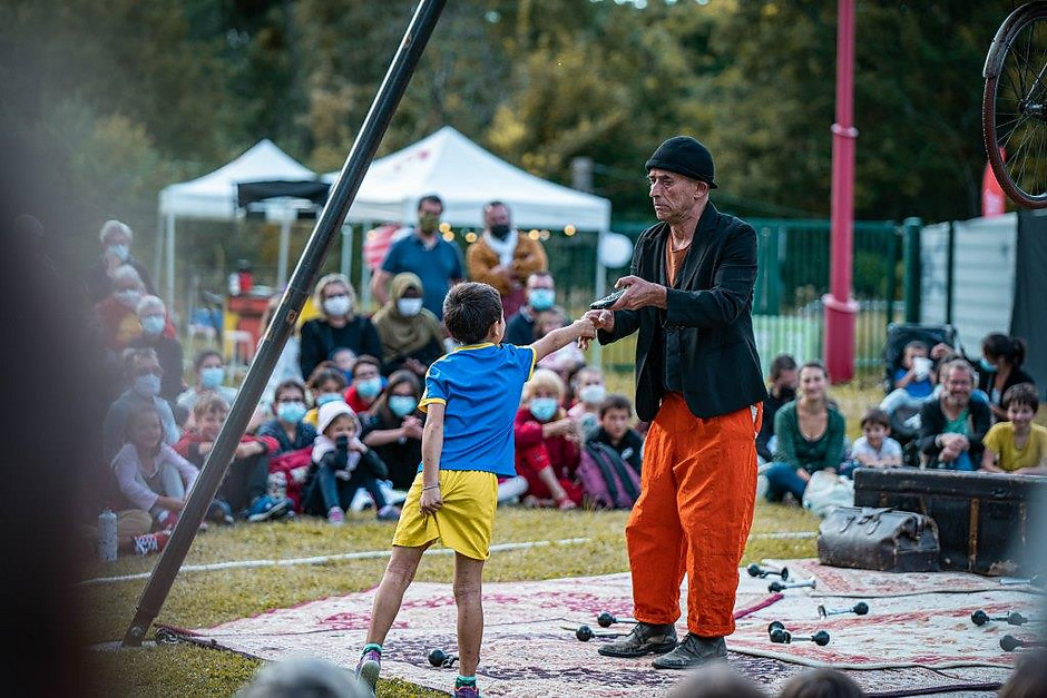 Cergy Soit ! Rendez-vous #1, Leandre le clown spectacle Fly to the moon à l'Île-de-Loisirs, 28 août - voir en plus grand : (fenêtre modale)