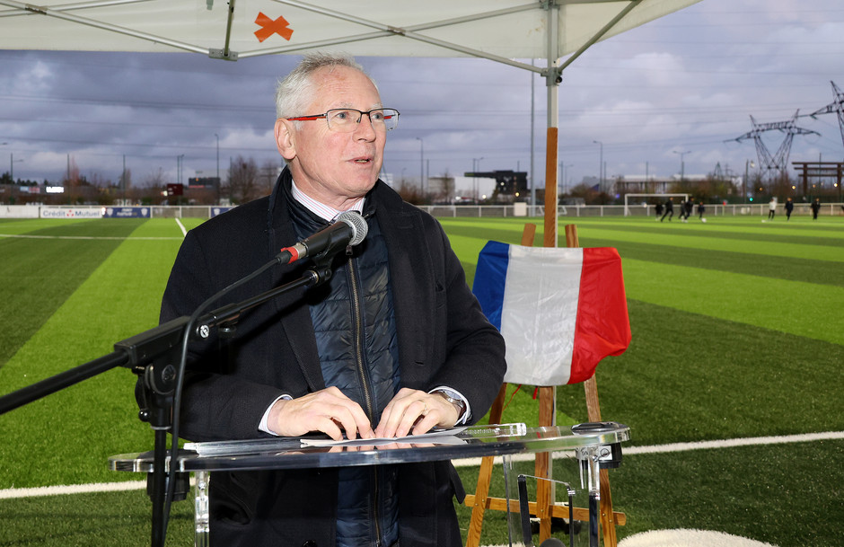 Inauguration du nouveau terrain de football du stade Salif-Keita - voir en plus grand : (fenêtre modale)