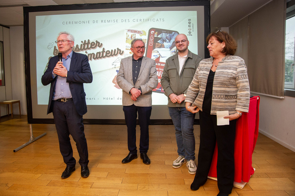 Cérémonie de remise de diplôme bafa et baby-sitting - voir en plus grand : (fenêtre modale)