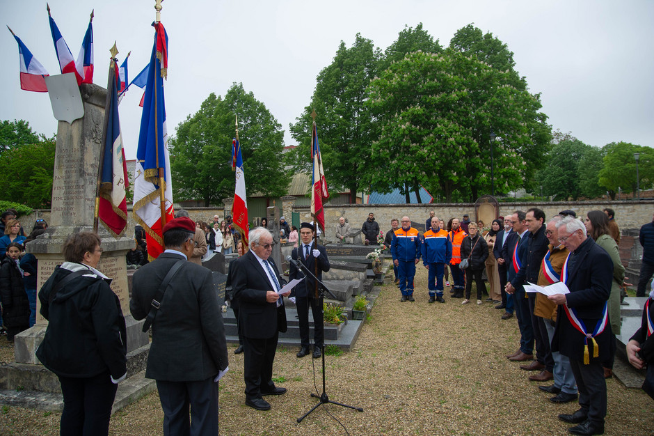 Cérémonie patriotique victoire 45 - voir en plus grand : (fenêtre modale)