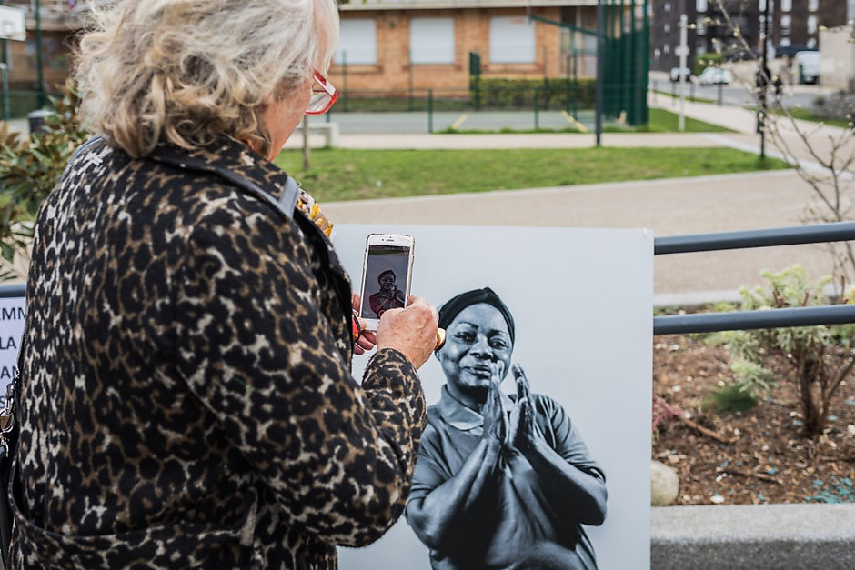 Exposition "Portraits de Cergyssoises" par J-P. Duvergé et l’association Du Côté des Femmes - voir en plus grand : (fenêtre modale)