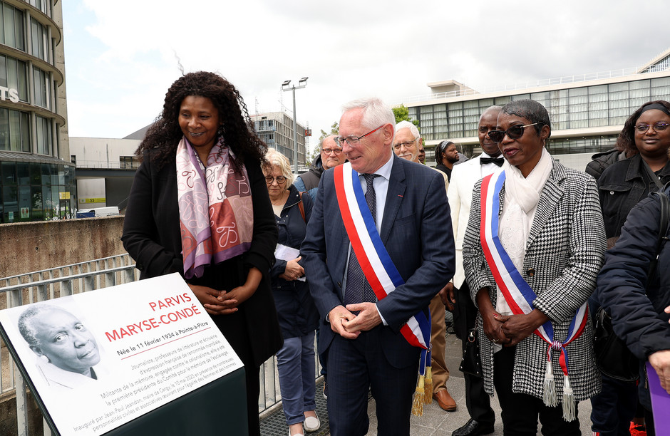 Inauguration du parvis Maryse-Condé, le 10 mai - voir en plus grand : (fenêtre modale)