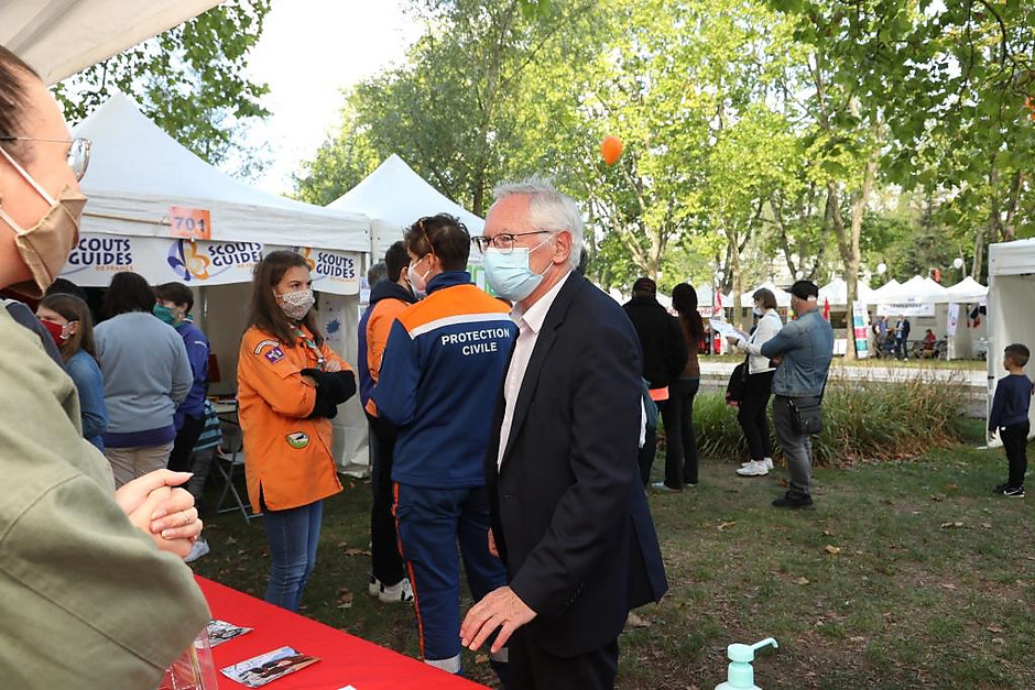 Journée des association au parc François Mitterrand avec le maire Jean-Paul Jeandon, septembre - voir en plus grand : (fenêtre modale)
