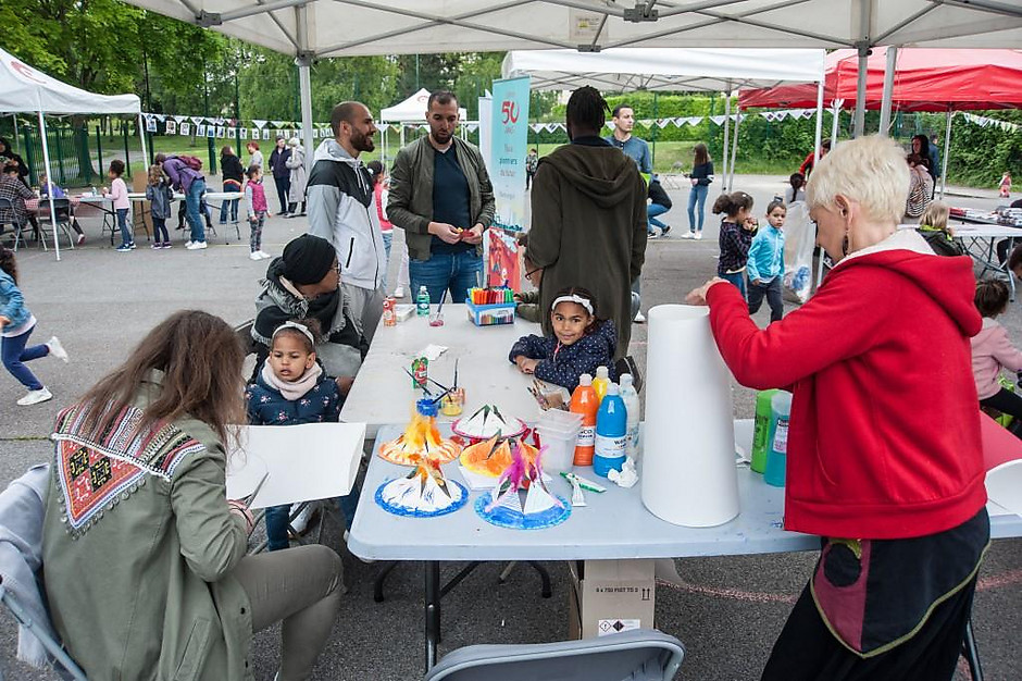 Atelier de préparation de la grande parade des 50 ans de Cergy, au Ponceau. - voir en plus grand : (fenêtre modale)