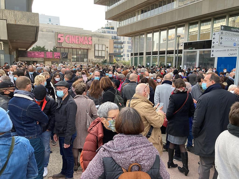 Hommage à Samuel Paty dans le quartier Grand Centre, octobre 2020 - voir en plus grand : (fenêtre modale)