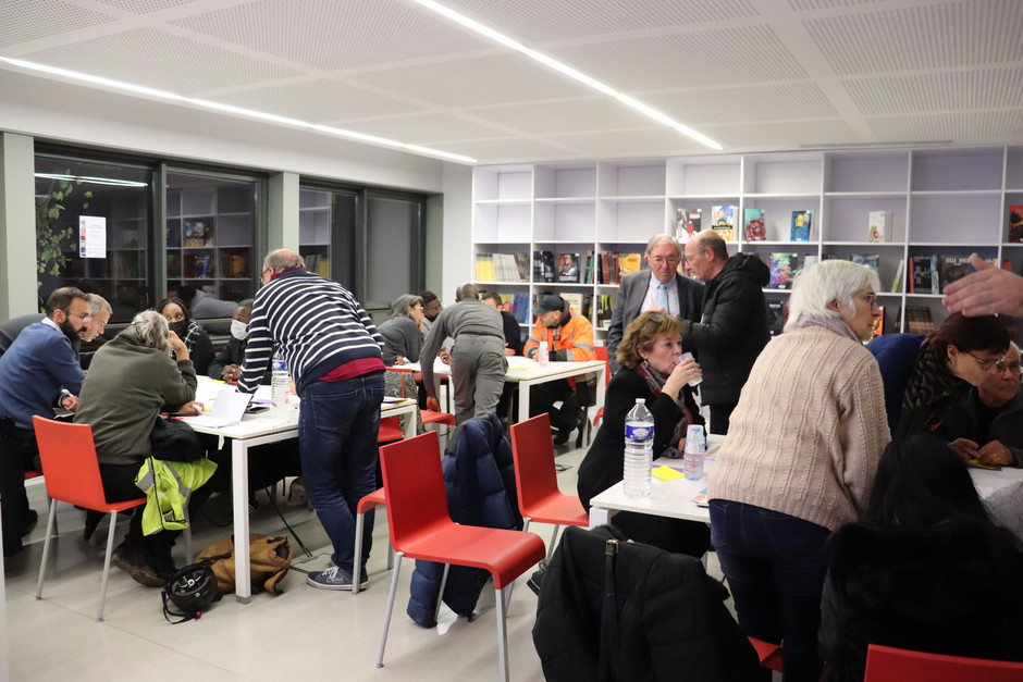 Forum de quartier des Hauts-de-Cergy à Visages du Monde, 29 novembre - voir en plus grand : (fenêtre modale)