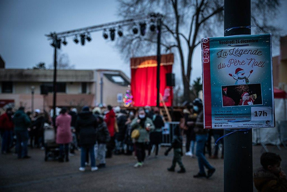 La légende du Père Noel, le 24 décembre à la place des Linandes - voir en plus grand : (fenêtre modale)