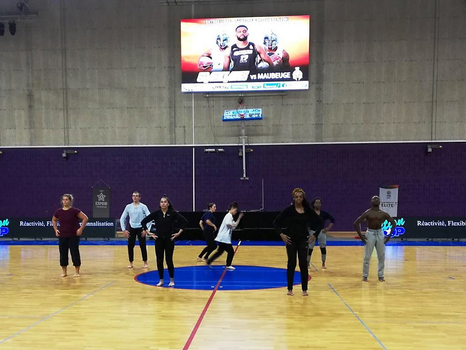 Show des élèves du CFD lors d'un match du Cergy-Pontoise Basket Ball au gymnase des Maradas - Décembre 2018 - voir en plus grand : (fenêtre modale)