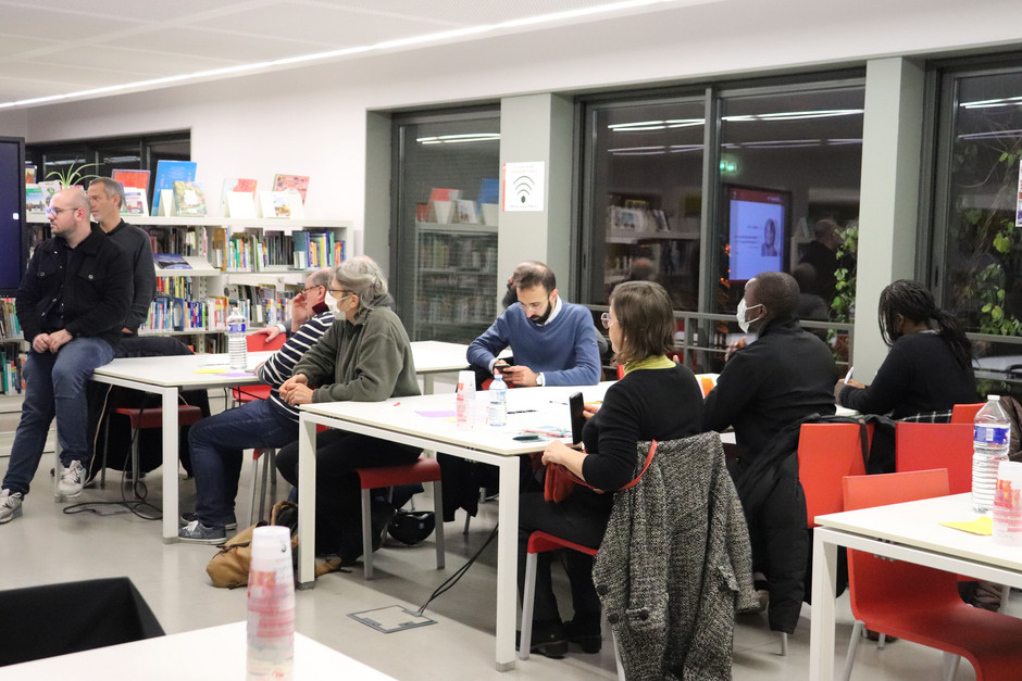 Forum de quartier des Hauts-de-Cergy à Visages du Monde, 29 novembre - voir en plus grand : (fenêtre modale)