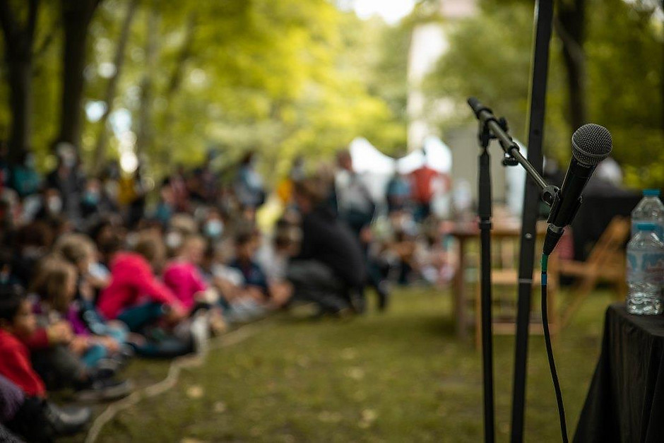 Cergy Soit ! Rendez-vous #1 Compagnie Les vrais majors dans le parc du château de Marcouville à Pontoise, 29 août - voir en plus grand : (fenêtre modale)