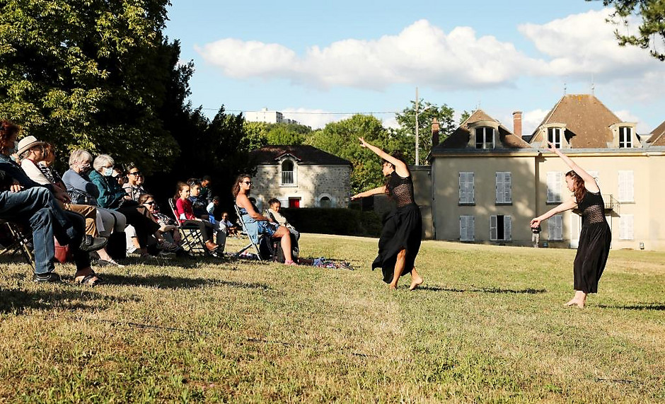 Spectacle de danse et musique jazz au parc Anne et Gérard Philipe, le 10 juillet - voir en plus grand : (fenêtre modale)