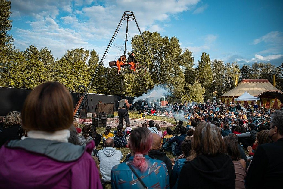 Cergy Soit ! Rendez-vous #1, Leandre le clown spectacle Fly to the moon à l'Île-de-Loisirs, 28 août - voir en plus grand : (fenêtre modale)