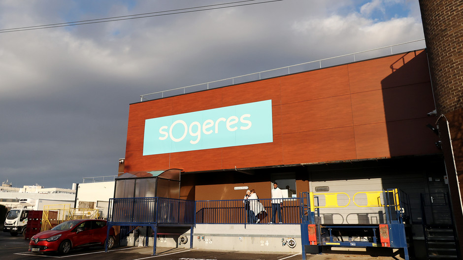 Visite de la cuisine centrale SOGERES par des parents d'élèves - voir en plus grand : (fenêtre modale)