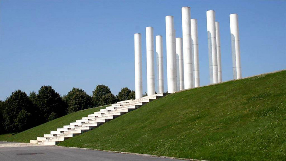 Inauguration des Douze Colonnes, 4e station de l'Axe majeur, en 1988 - voir en plus grand : (fenêtre modale)