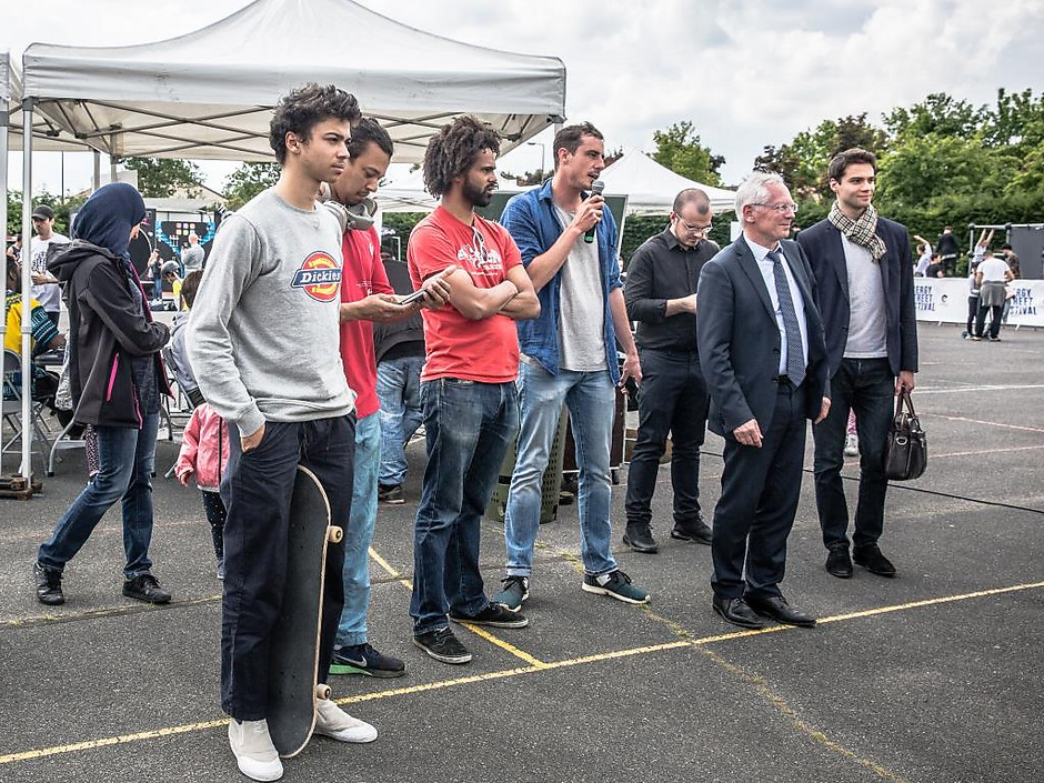 Jean-Paul Jeandon, maire de Cergy, à la journée street au complexe sports urbains de l'Axe Majeur. - voir en plus grand : (fenêtre modale)