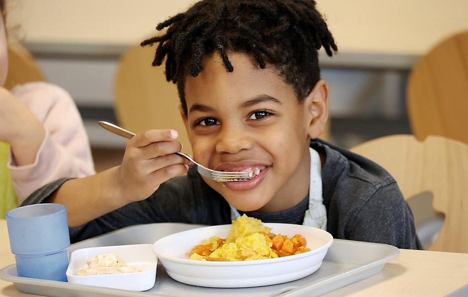 Restauration scolaire, du bio, du bon et du local, groupe scolaire du Ponceau le 11 février - voir en plus grand : (fenêtre modale)