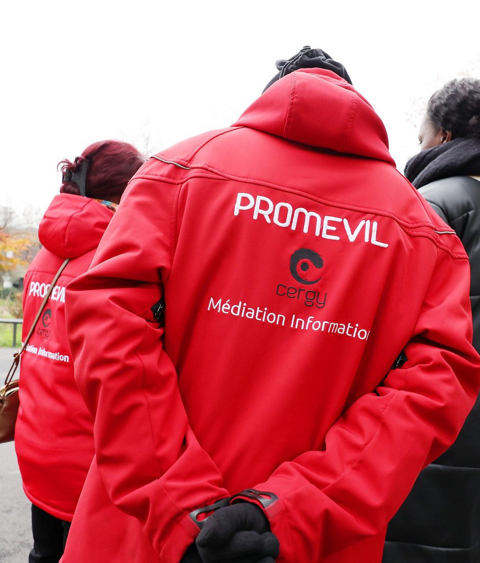 Visite d'îlot du maire Linandes et Justice avec les médiateurs Promevil, 3 décembre - voir en plus grand : (fenêtre modale)