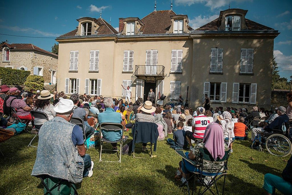 Cergy Soit ! Rendez-vous #4, Les batteurs de pavés dans le parc de la maison d'Anne et Gérard Philipe, 18 septembre - voir en plus grand : (fenêtre modale)