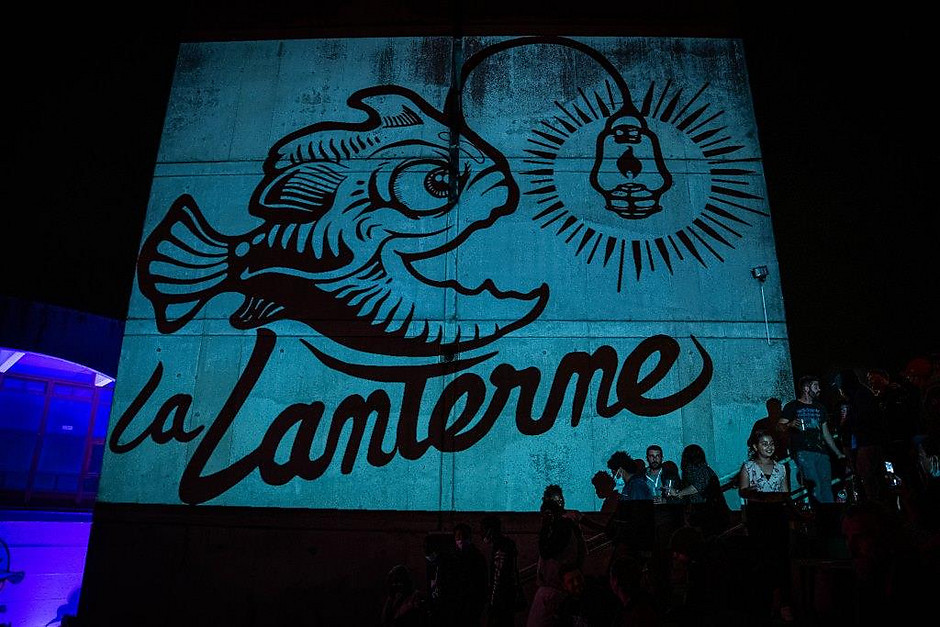 Cergy Soit ! Rendez-vous #5, Concert des Frères Smith dans la cour de l'ancienne école de la Lanterne, 25 septembre - voir en plus grand : (fenêtre modale)
