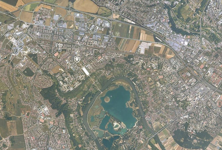 Source : geoportail.gouv.fr > Territoires et transports > Imagerie aérienne et satellitaire > Photographies aériennes 2000-2005 - voir en plus grand : (fenêtre modale)
