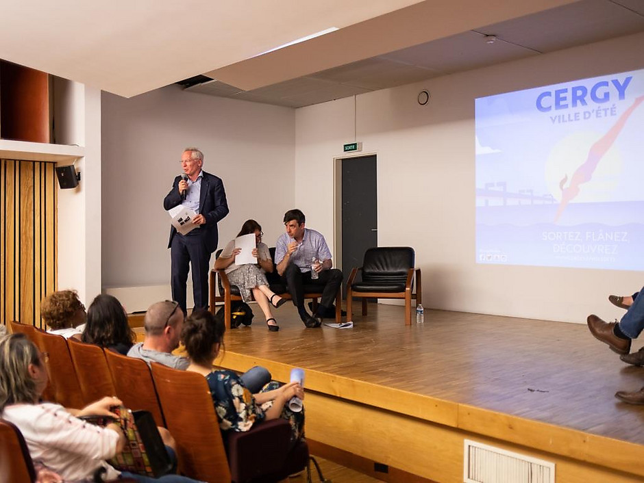 Réunion publique Grand Centre du lundi 17 juin, au Carreau. - voir en plus grand : (fenêtre modale)