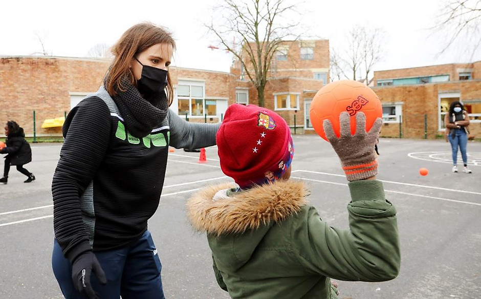 Semaine olympique et paralympique, handball au groupe scolaire des Genottes, du 1er au 5 février 2021 - voir en plus grand : (fenêtre modale)