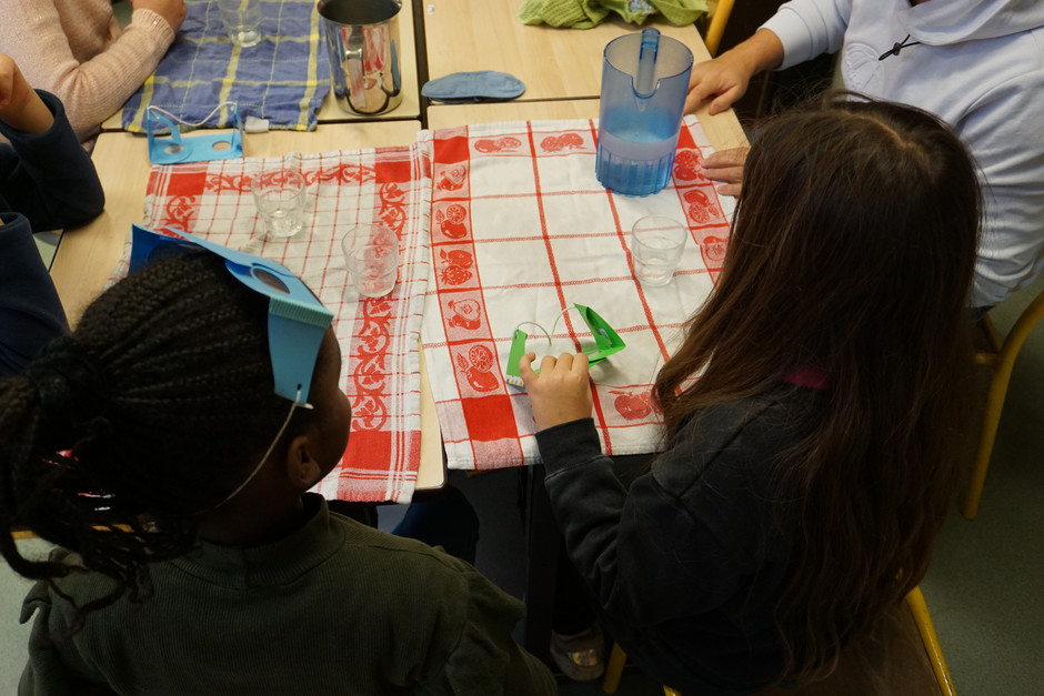 Sensibilisation à l'école des Châteaux pendant la semaine du handicap, 9 décembre - voir en plus grand : (fenêtre modale)