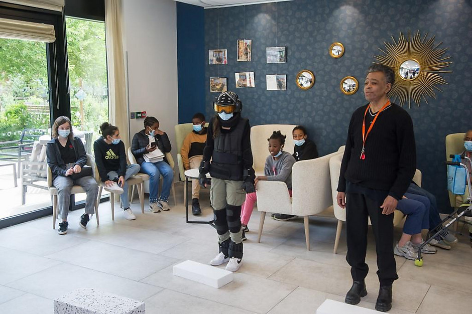 Simulation vieillissement avec le Conseil des jeunes, le 25 mai à la résidence seniors DOMITYS - voir en plus grand : (fenêtre modale)